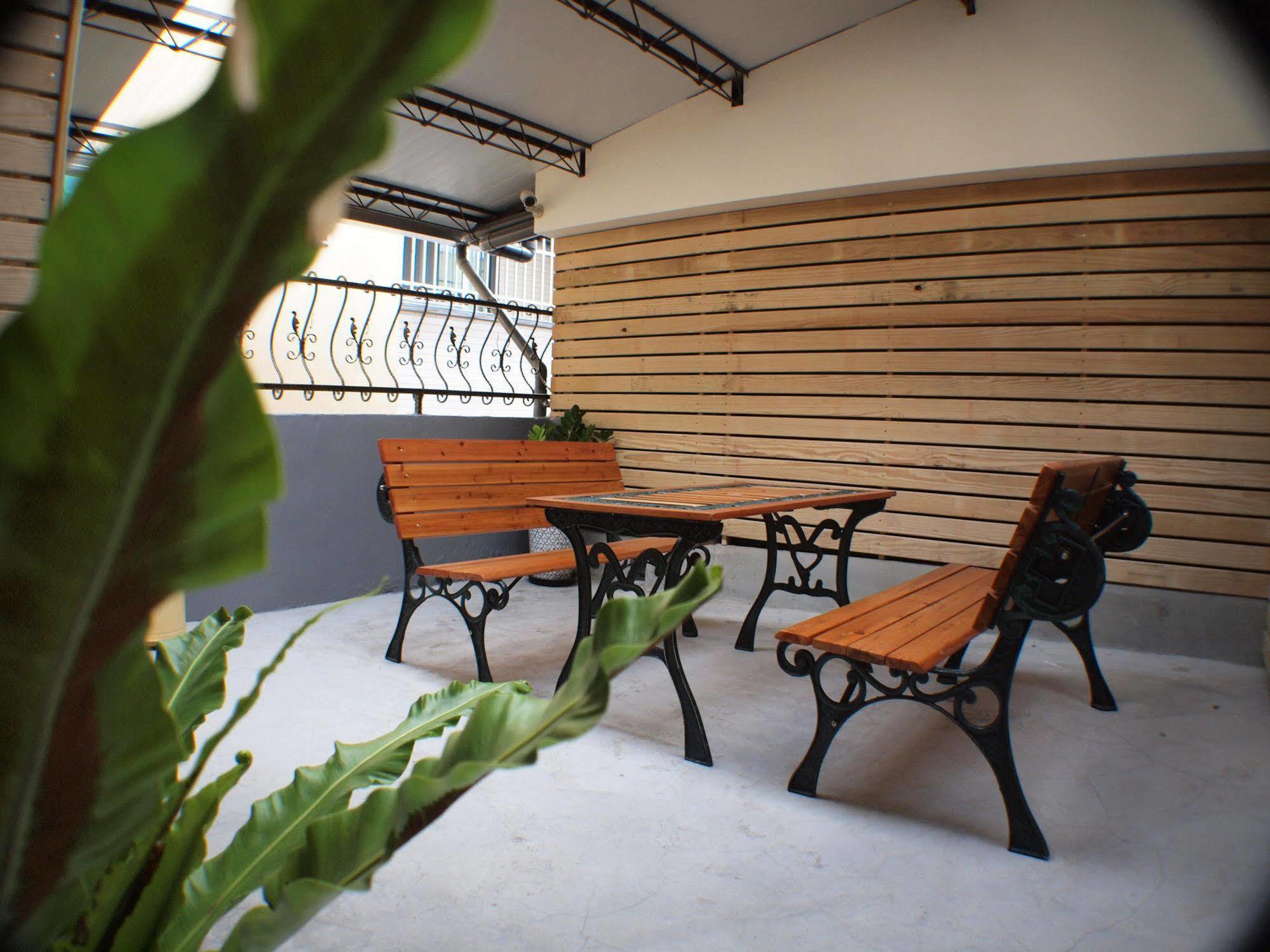Knock Knock Hostel Kaohsiung Exterior foto