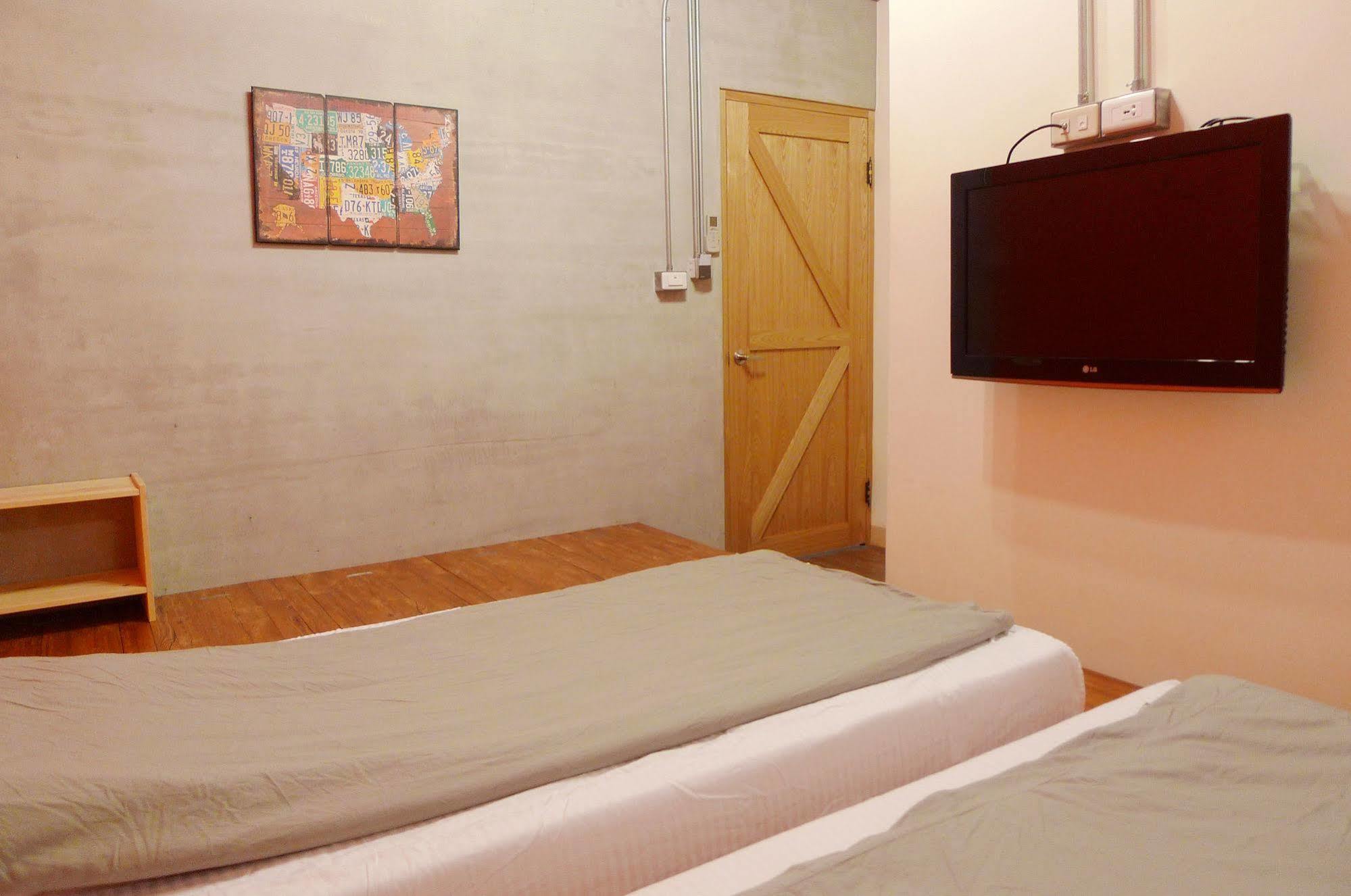 Knock Knock Hostel Kaohsiung Exterior foto